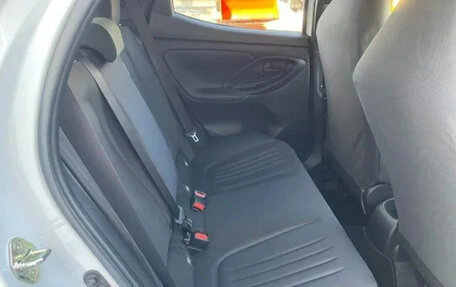 Toyota Yaris, 2022 год, 990 000 рублей, 10 фотография