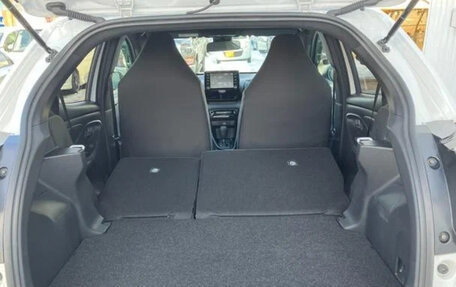 Toyota Yaris, 2022 год, 990 000 рублей, 11 фотография