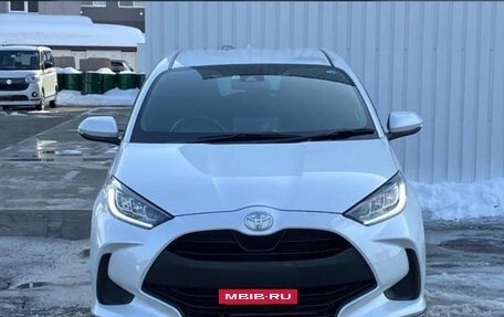 Toyota Yaris, 2022 год, 990 000 рублей, 2 фотография
