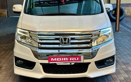 Honda Stepwgn IV, 2014 год, 700 000 рублей, 1 фотография