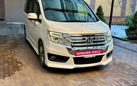 Honda Stepwgn IV, 2014 год, 700 000 рублей, 2 фотография