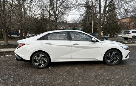 Hyundai Elantra, 2023 год, 1 590 000 рублей, 4 фотография