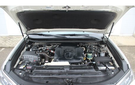 Toyota Land Cruiser Prado 150 рестайлинг 2, 2019 год, 4 859 000 рублей, 9 фотография