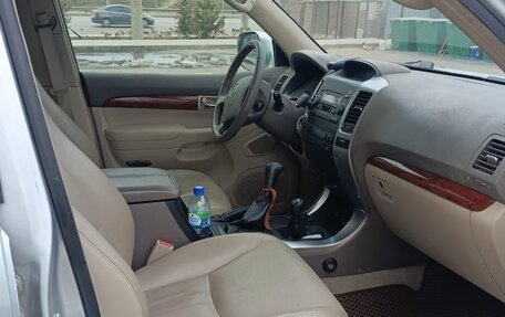 Toyota Land Cruiser Prado 120 рестайлинг, 2006 год, 1 950 000 рублей, 9 фотография