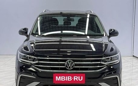 Volkswagen Tiguan II, 2023 год, 2 900 000 рублей, 2 фотография