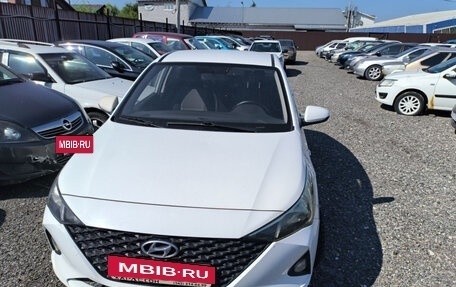 Hyundai Solaris II рестайлинг, 2020 год, 900 000 рублей, 2 фотография