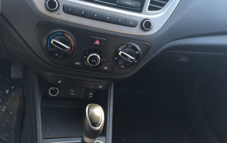 Hyundai Solaris II рестайлинг, 2020 год, 900 000 рублей, 16 фотография