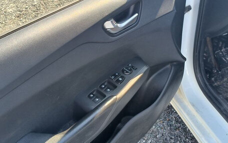 Hyundai Solaris II рестайлинг, 2020 год, 900 000 рублей, 18 фотография