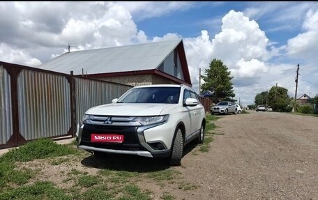 Mitsubishi Outlander III рестайлинг 3, 2015 год, 1 660 000 рублей, 1 фотография