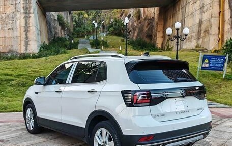 Volkswagen T-Cross I, 2022 год, 1 696 000 рублей, 8 фотография