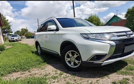 Mitsubishi Outlander III рестайлинг 3, 2015 год, 1 660 000 рублей, 2 фотография