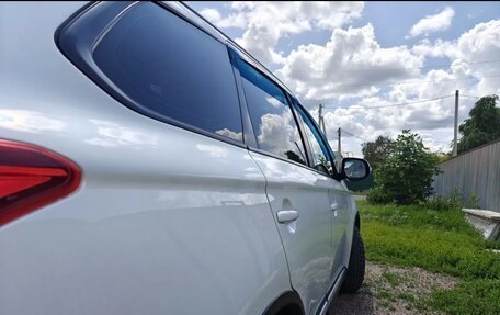 Mitsubishi Outlander III рестайлинг 3, 2015 год, 1 660 000 рублей, 8 фотография