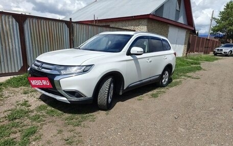 Mitsubishi Outlander III рестайлинг 3, 2015 год, 1 660 000 рублей, 3 фотография