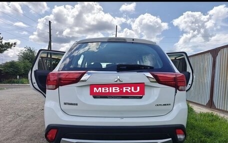 Mitsubishi Outlander III рестайлинг 3, 2015 год, 1 660 000 рублей, 4 фотография