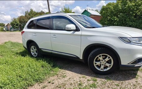 Mitsubishi Outlander III рестайлинг 3, 2015 год, 1 660 000 рублей, 10 фотография
