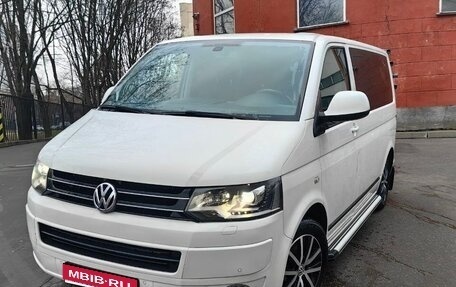Volkswagen Multivan T5, 2015 год, 2 850 000 рублей, 1 фотография
