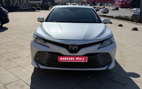 Toyota Camry, 2021 год, 3 600 000 рублей, 2 фотография