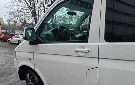 Volkswagen Multivan T5, 2015 год, 2 850 000 рублей, 2 фотография