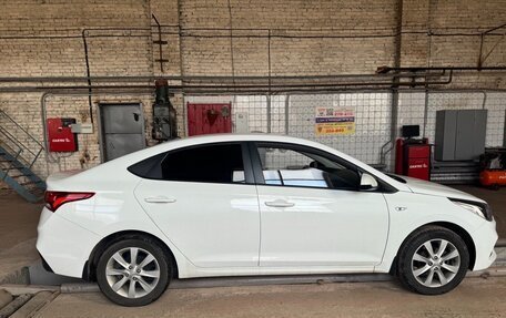 Hyundai Solaris II рестайлинг, 2018 год, 1 200 000 рублей, 8 фотография