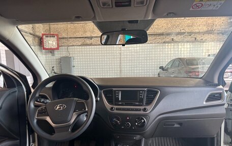 Hyundai Solaris II рестайлинг, 2018 год, 1 200 000 рублей, 17 фотография