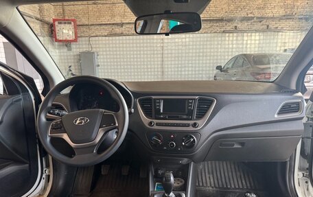 Hyundai Solaris II рестайлинг, 2018 год, 1 200 000 рублей, 16 фотография