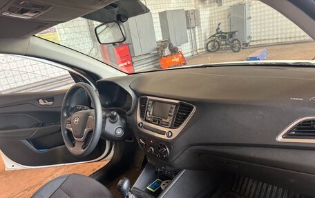 Hyundai Solaris II рестайлинг, 2018 год, 1 200 000 рублей, 19 фотография