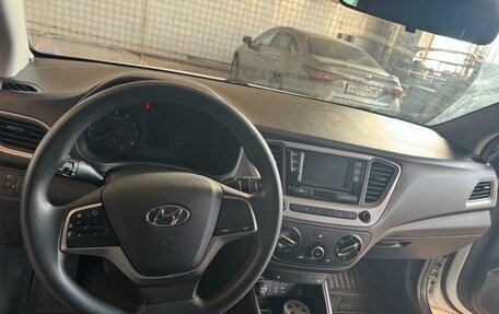 Hyundai Solaris II рестайлинг, 2018 год, 1 200 000 рублей, 18 фотография