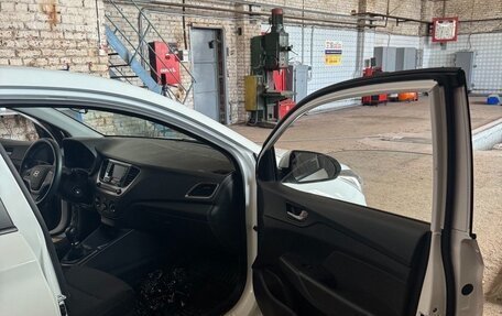 Hyundai Solaris II рестайлинг, 2018 год, 1 200 000 рублей, 28 фотография