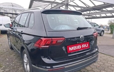 Volkswagen Tiguan II, 2022 год, 2 432 000 рублей, 4 фотография