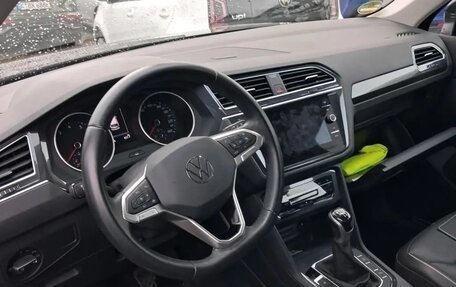 Volkswagen Tiguan II, 2022 год, 2 432 000 рублей, 9 фотография