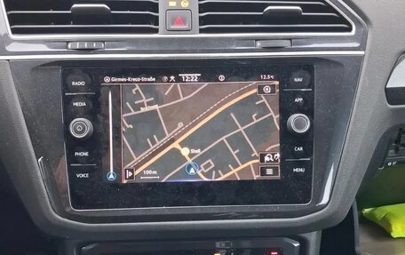 Volkswagen Tiguan II, 2022 год, 2 432 000 рублей, 10 фотография