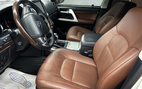 Toyota Land Cruiser 200, 2017 год, 6 150 000 рублей, 14 фотография