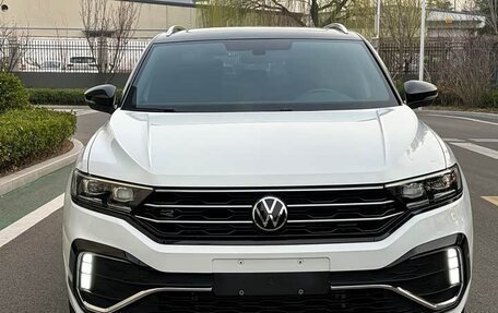 Volkswagen T-Roc I, 2022 год, 1 848 000 рублей, 2 фотография