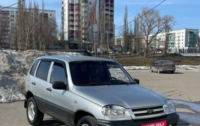 Chevrolet Niva I рестайлинг, 2004 год, 235 000 рублей, 1 фотография