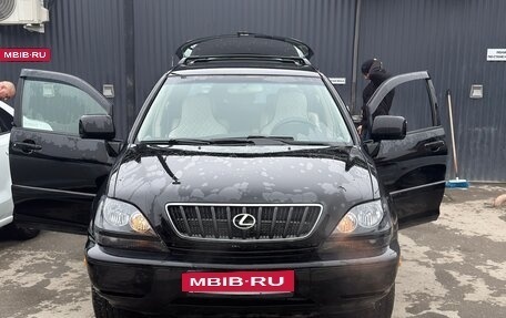 Lexus RX IV рестайлинг, 2001 год, 800 000 рублей, 3 фотография