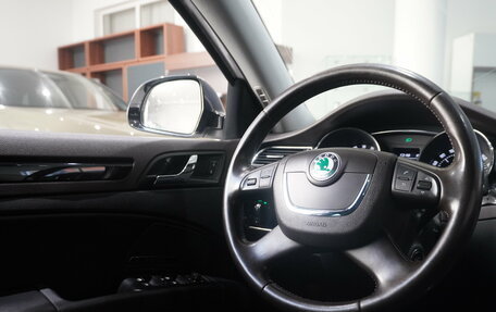 Skoda Superb III рестайлинг, 2013 год, 1 375 000 рублей, 15 фотография