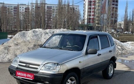 Chevrolet Niva I рестайлинг, 2004 год, 235 000 рублей, 2 фотография