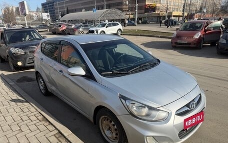Hyundai Solaris II рестайлинг, 2011 год, 265 000 рублей, 3 фотография