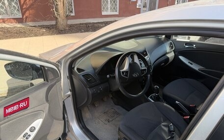 Hyundai Solaris II рестайлинг, 2011 год, 265 000 рублей, 5 фотография