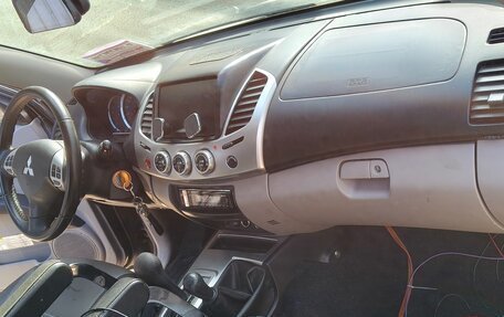 Mitsubishi L200 IV рестайлинг, 2012 год, 1 350 000 рублей, 8 фотография