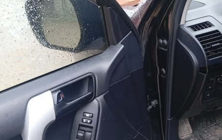 Toyota Land Cruiser Prado 150 рестайлинг 2, 2015 год, 2 950 000 рублей, 6 фотография