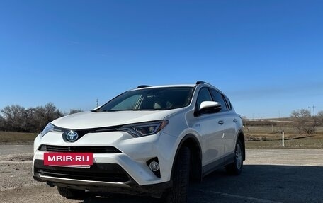 Toyota RAV4, 2017 год, 3 200 000 рублей, 2 фотография