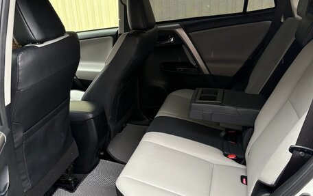 Toyota RAV4, 2017 год, 3 200 000 рублей, 9 фотография