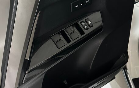 Toyota RAV4, 2017 год, 3 200 000 рублей, 11 фотография