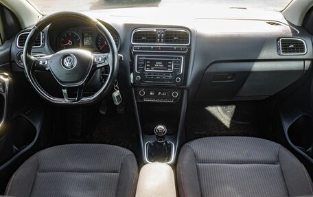 Volkswagen Polo VI (EU Market), 2017 год, 1 050 000 рублей, 14 фотография