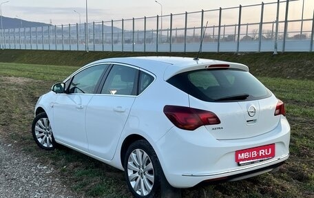 Opel Astra J, 2014 год, 1 100 000 рублей, 5 фотография