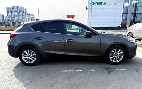 Mazda Axela, 2017 год, 1 650 000 рублей, 2 фотография