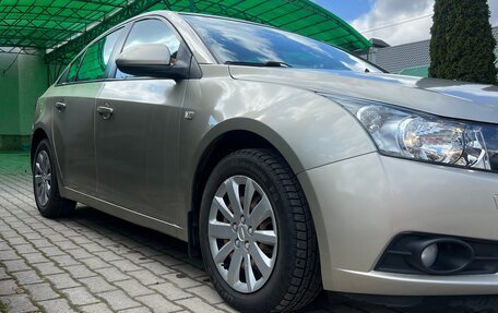 Chevrolet Cruze II, 2010 год, 475 000 рублей, 3 фотография