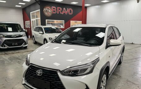 Toyota Yaris, 2022 год, 1 350 000 рублей, 1 фотография