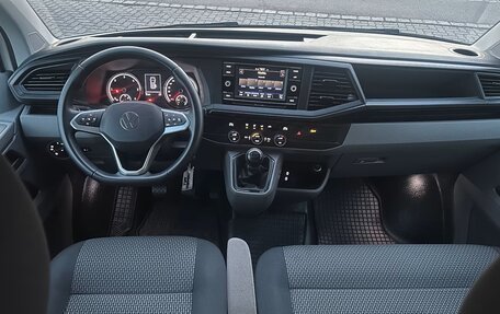 Volkswagen Caravelle T6 рестайлинг, 2022 год, 3 690 000 рублей, 6 фотография